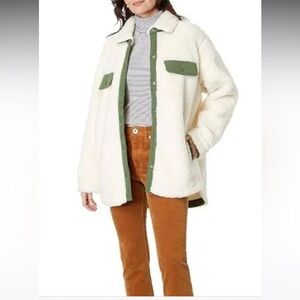 Vineyard Vines Cream and Olive Teddy Jacket size M